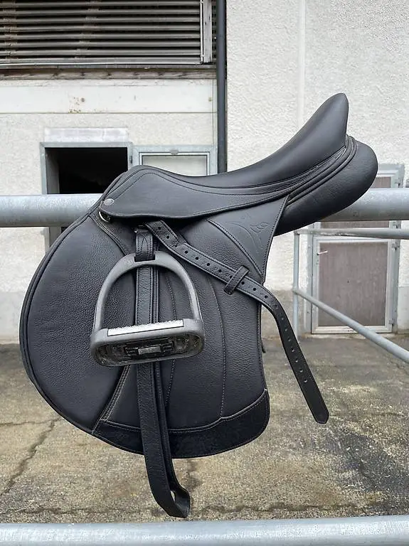 Springsattel Optimus in schwarz, 17.5