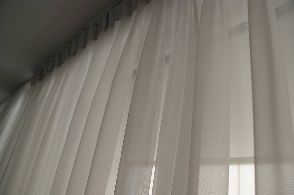 4 Stück wunderschöne weisse Vorhänge, Möbel Pfister