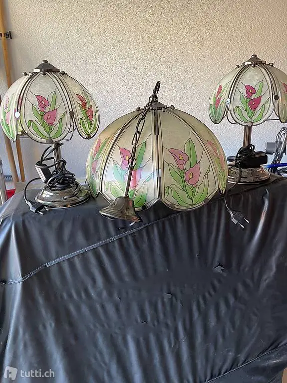 Set di lampadario e lampade da comodino