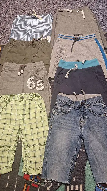 Kurze Hosen für Junge