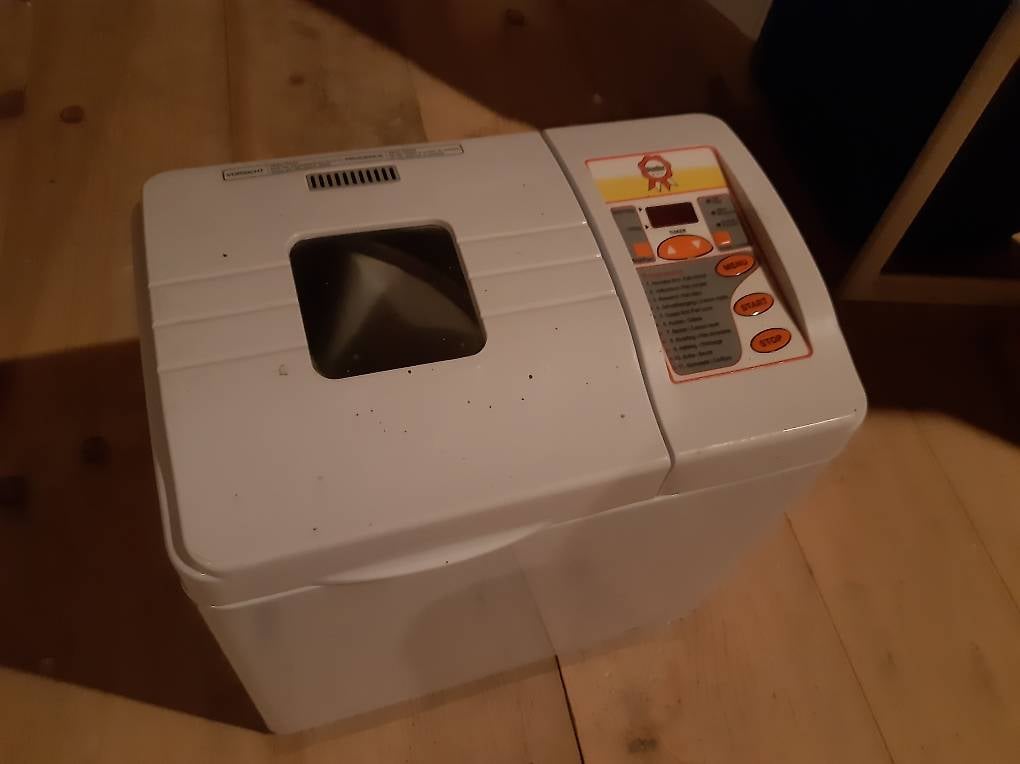 Machine à pain automatique