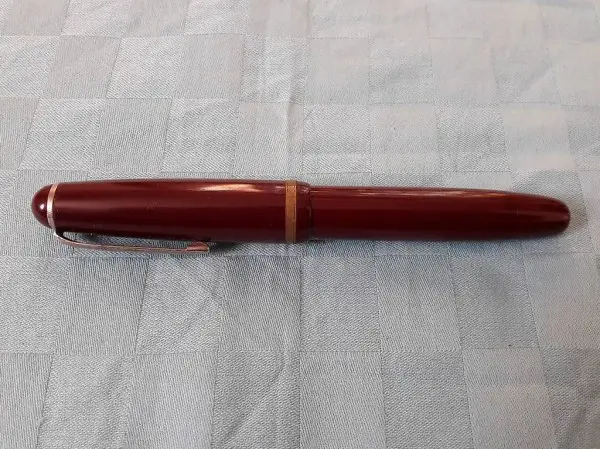  alter FÜLLFEDERHALTER rot