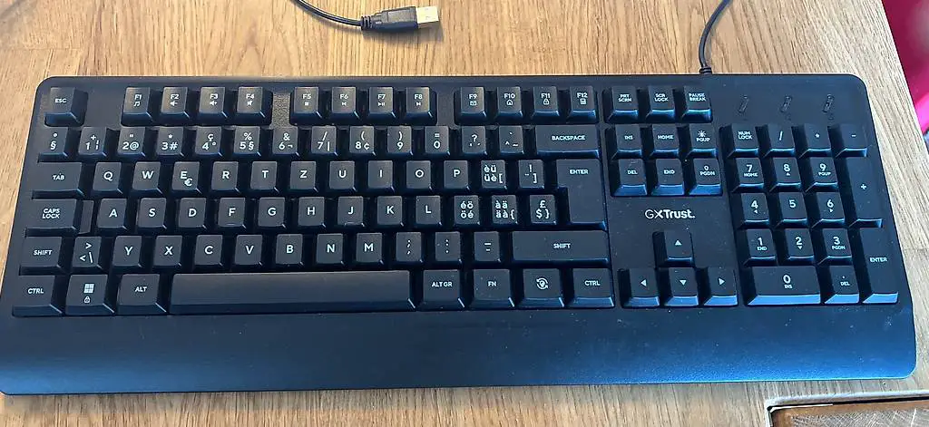 Gaming Tastatur und Maus inkl. Mauspad