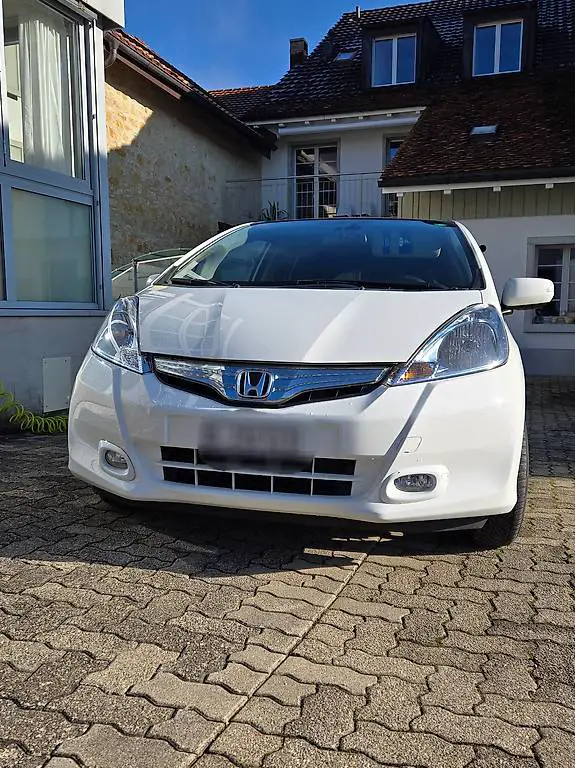 Weisser eleganter Honda Jazz Hybrid Assist 1.3i "Elegance"