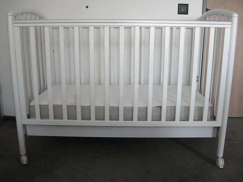 PALI Babybett Ciak mit ZÖLLNER Matratze sehr guter Zustand