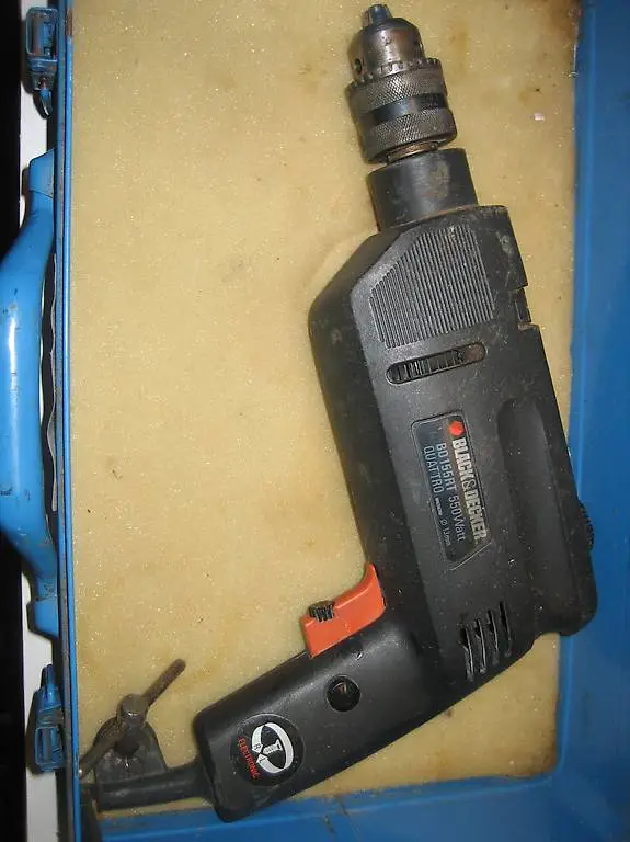 Schlagbohrmaschinr Black + Decker