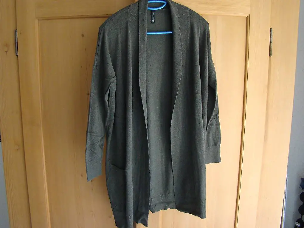 Jäckli langarm, Farbe olive, Grösse XS/S, Marke Chicorée