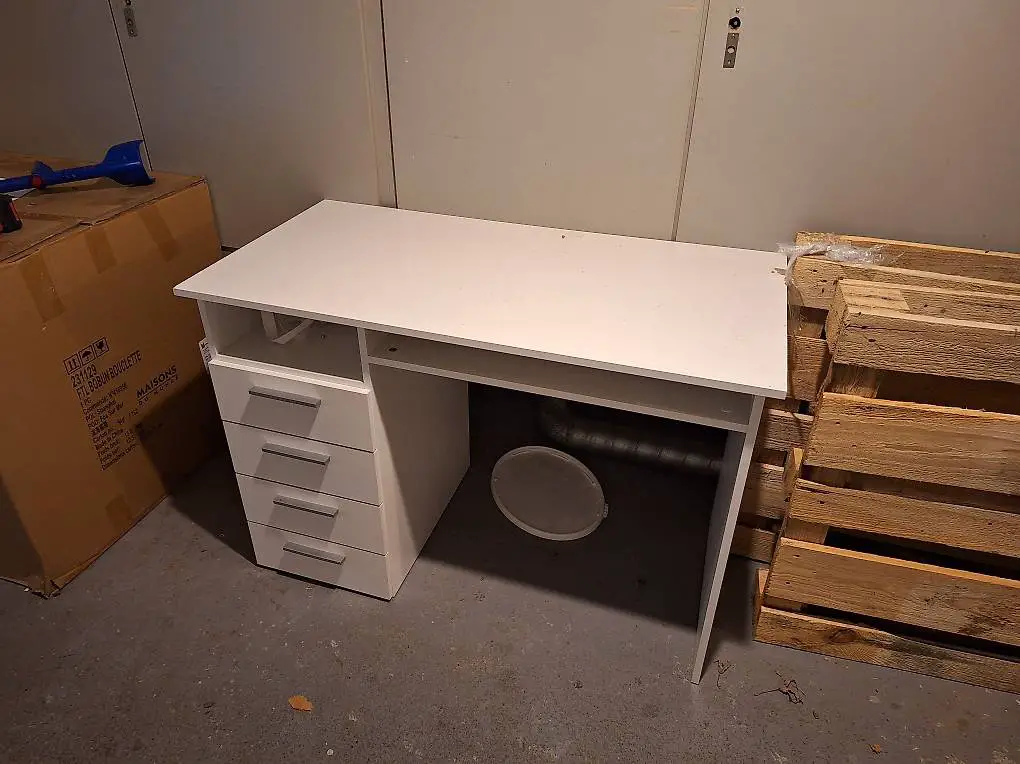 Kostenlos: Hochwertiger Schreibtisch? sofort abholbereit
