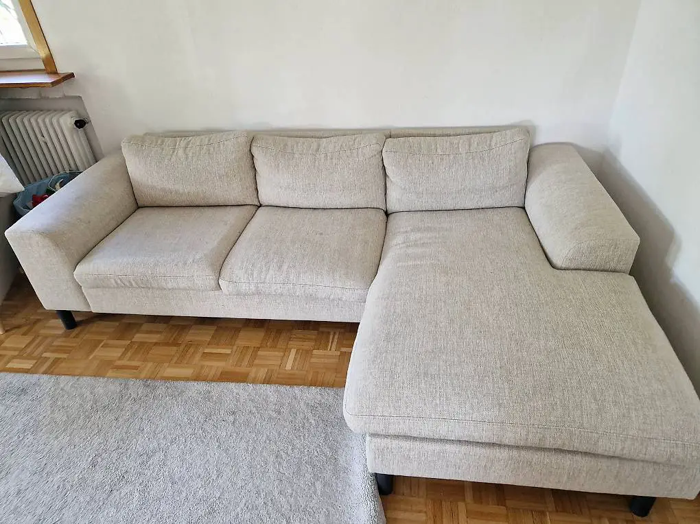 Bequemes Stoffsofa (gratis)