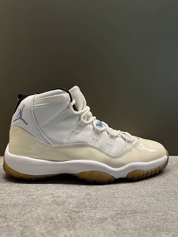 Air Jordan 11 Retro Columbia (2001) US12/EU46