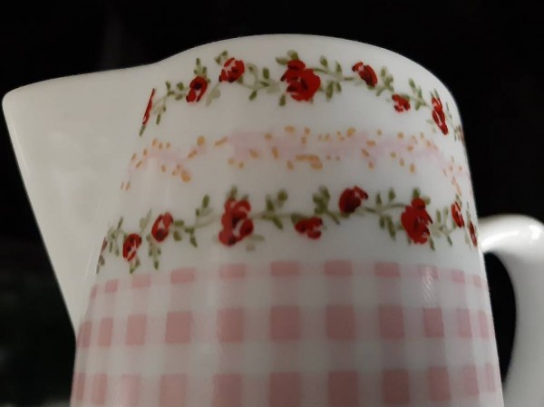 KLEINER ROMANTISCHER MILCHKRUG