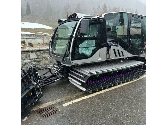 PRINOTH, Prinoth Husky mit Personenkabine, Pistenfahrzeug