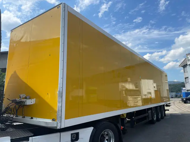 SCHMITZ, SK0 24/27, Kunststoffkoffer isoliert