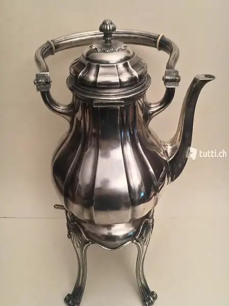 Antico Samovar elettrico.