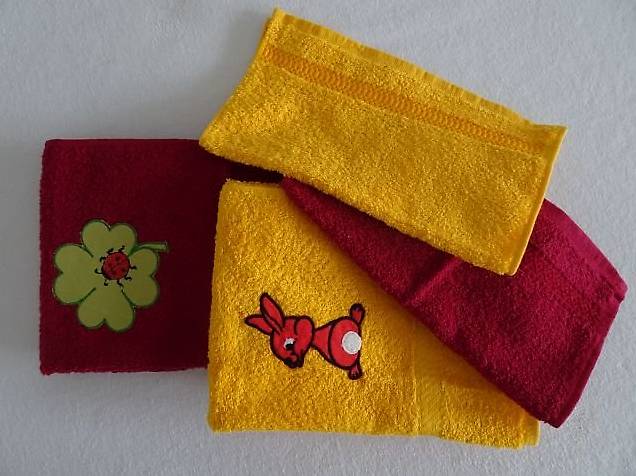 NEU. 2 Garnituren KINDER-Frottiertücher und Waschlappen
