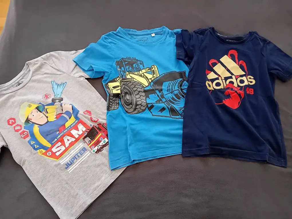 Kleiderset Grösse 128