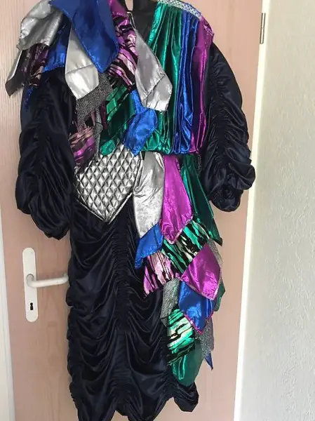 Neuwertiges Strassenkleid