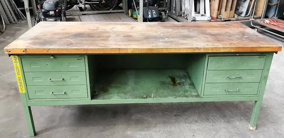 Werkbank mit Schubladenstock