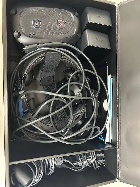 HTC Vive Cosmos Elite