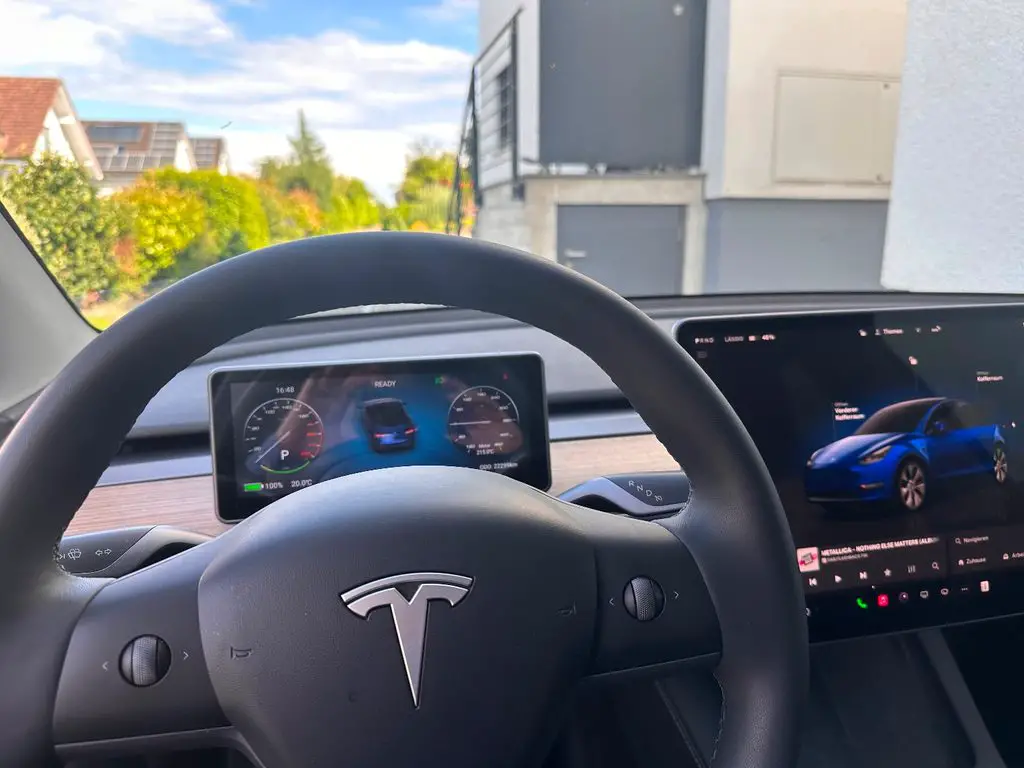 TESLA Model Y Long Range D