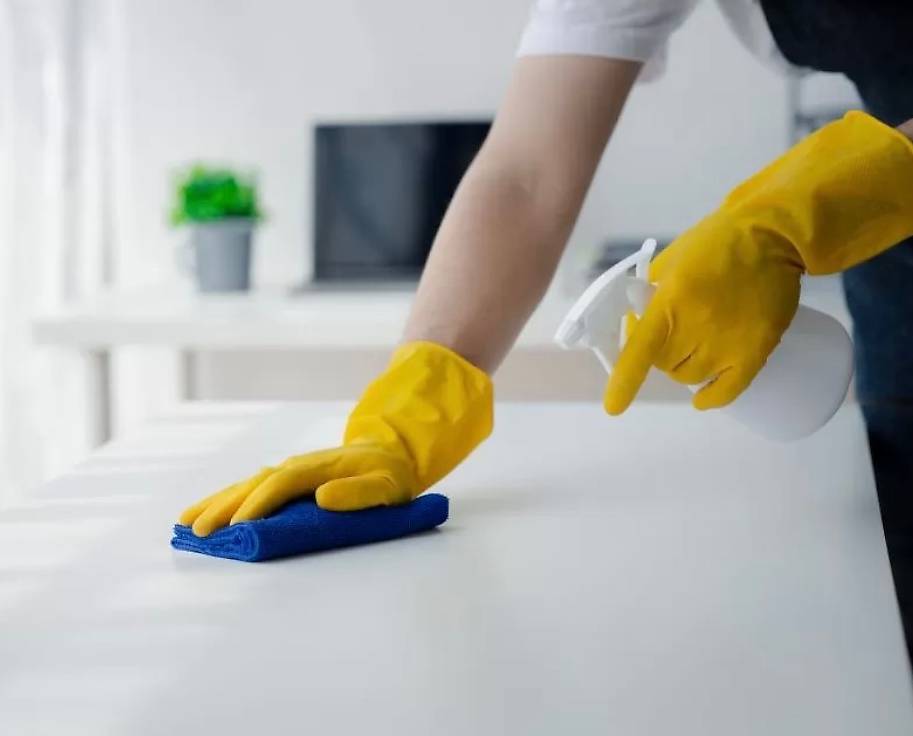 Cerco signora per pulizie 4NaN5 ore