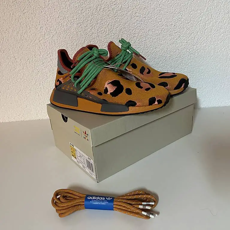 adidas hu nmd 41 1/3 brand new