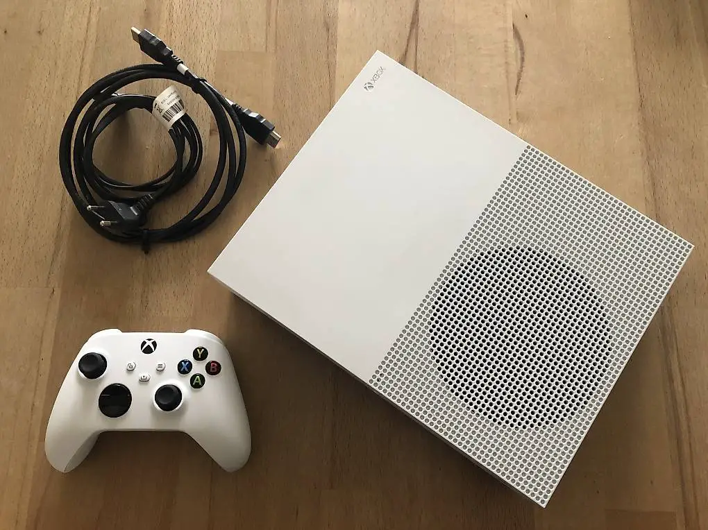 Xbox One S mit Zubehör