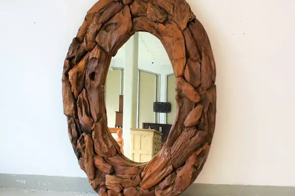 Spiegel mit massivem Holzrahmen