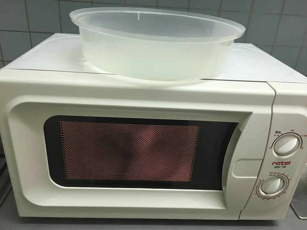 Mikrowelle Rotel MW 718 mit Aufwarm Deckel