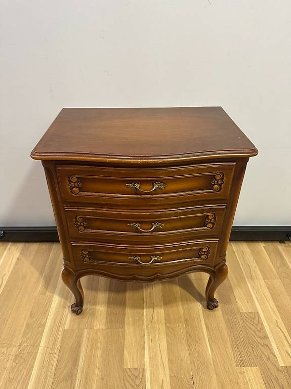 Barockstil Nachttisch / Kommode mit drei Schubladen