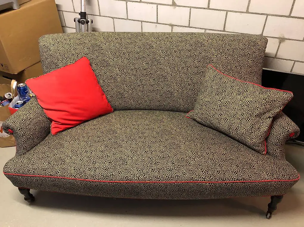 Antikes Sofa mit Tigerli-Muster