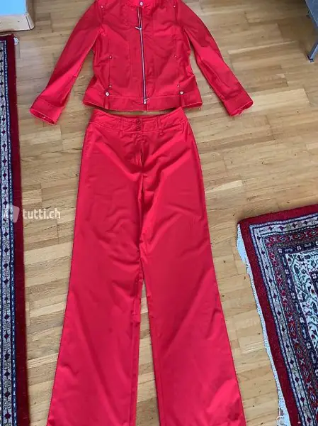 Damen Kostüme 2 teilig ganz neu Grösse 38