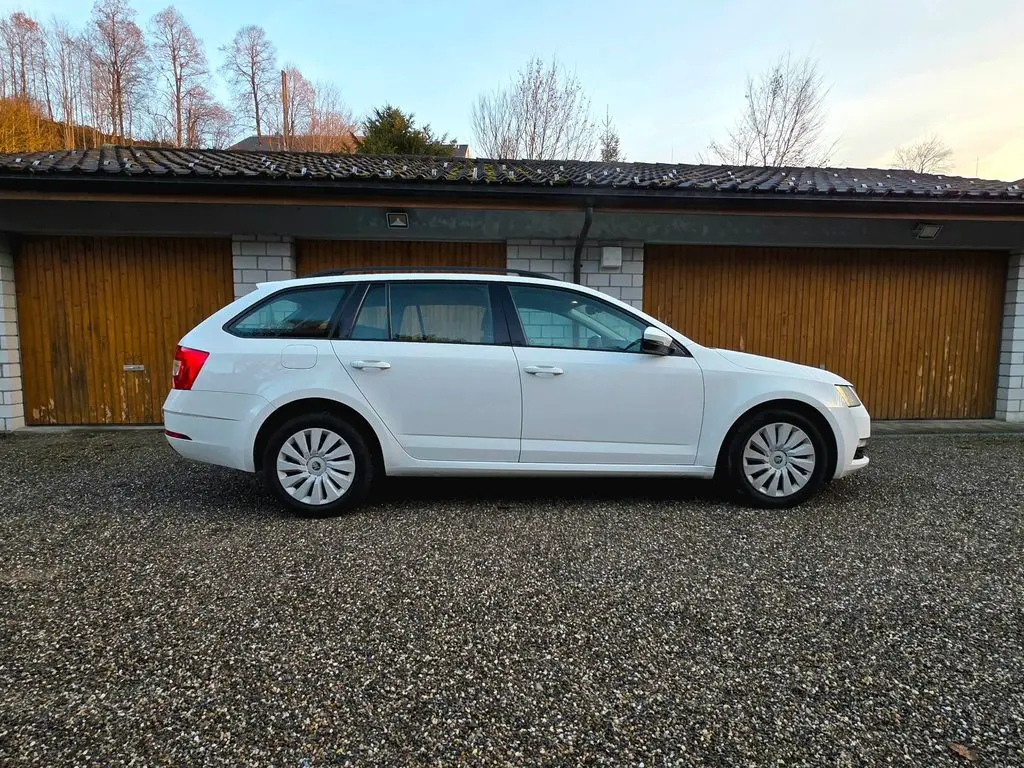 SKODA Octavia Combi 1.6 TDI 115 Ambition DSG
