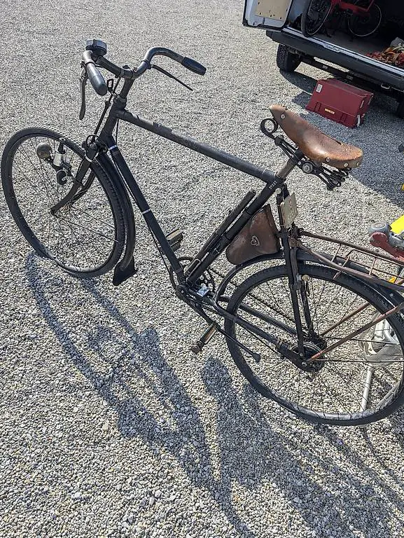 Antikes 80jähriges (1945) Militärvelo