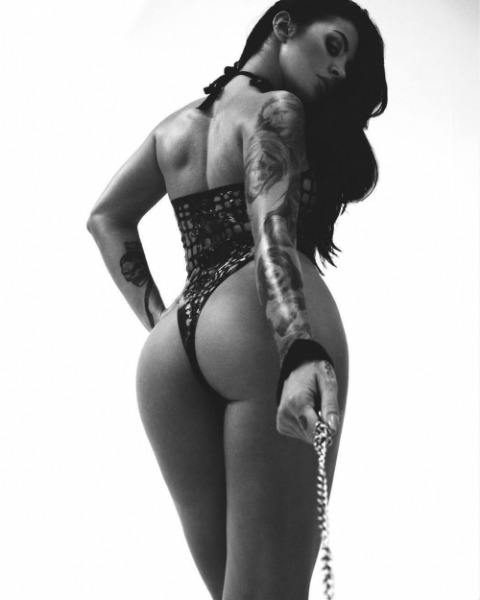 Maîtresse genna pour pratiques BDSM