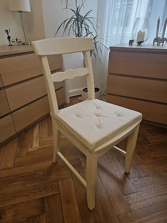 Ikea Stuhl mit Sitzkissen