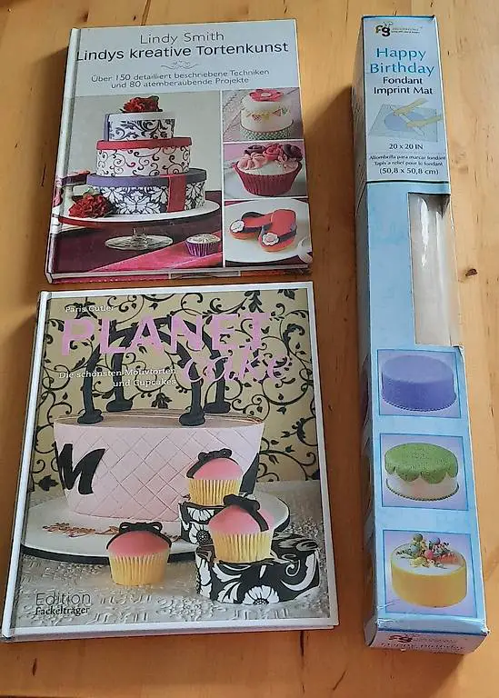 2 Backbücher Motivtorten + Prägematte Happy Birthday, NP 120