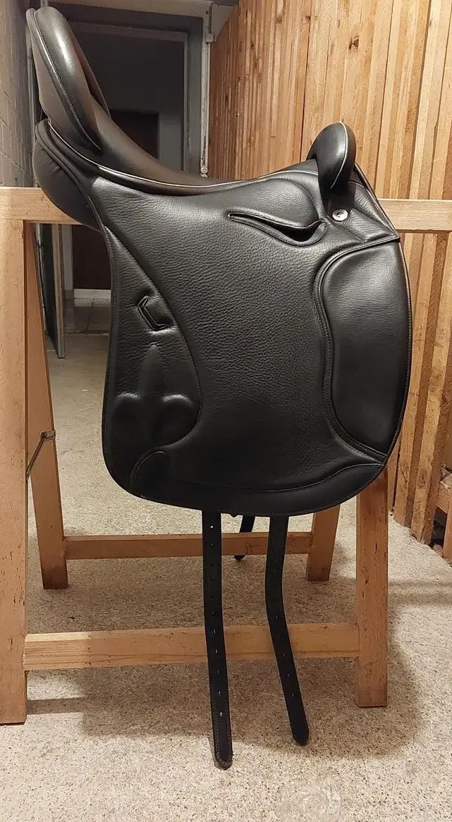 Neuwertiger Sattel Butterfly «Baroque», schwarz