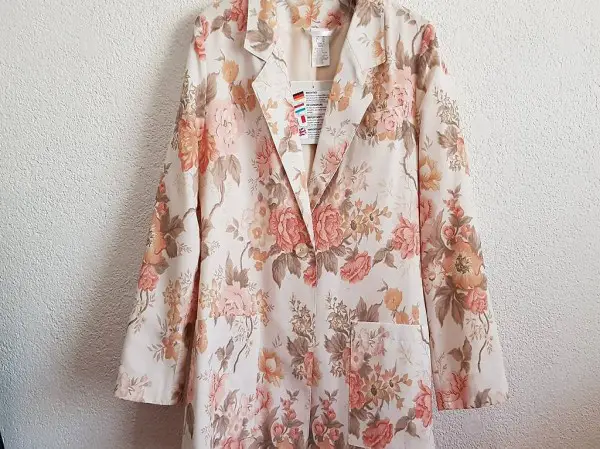NEU schöne, elegante Jacke / Blazer mit Blumen, D 38, I 44