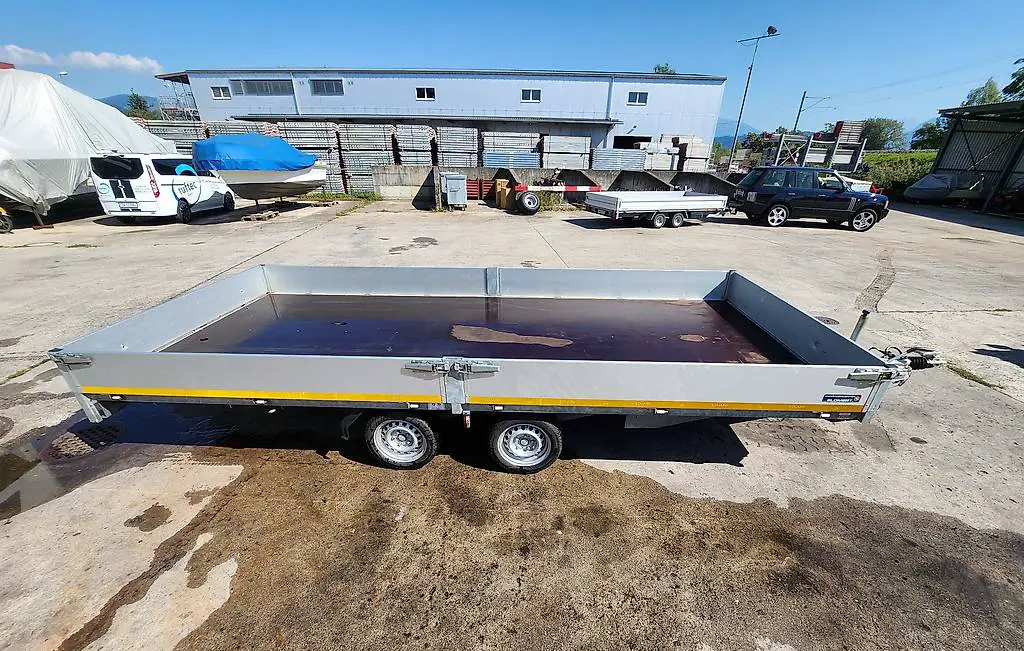 Verschiedene Gebrauchte und neue Anhänger