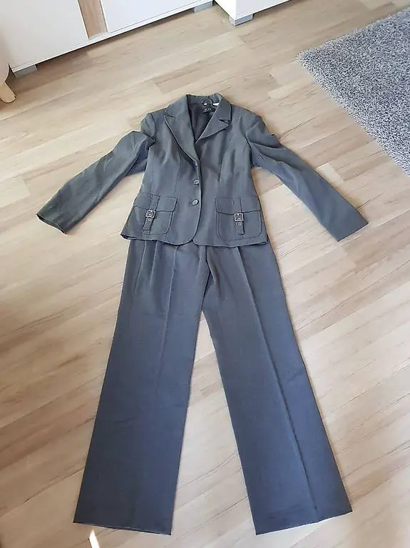 neuer Damenanzug von Joy grösse 38