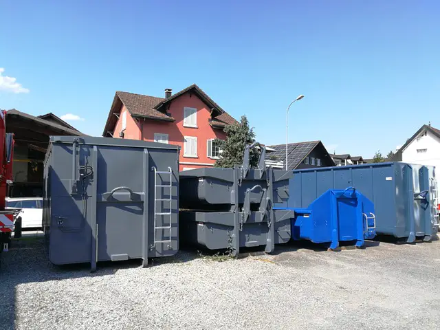 Container, Abrollcontainer / Mulden