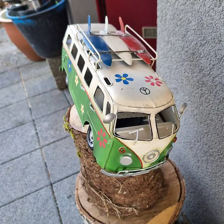 VW Bulli Hippie Bus.