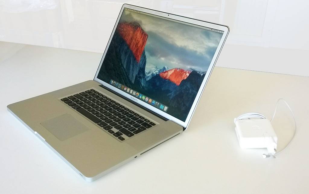 MacBook Pro 17" A1297, SSD 256GB Samsung PRO. Garanti 1 an.
