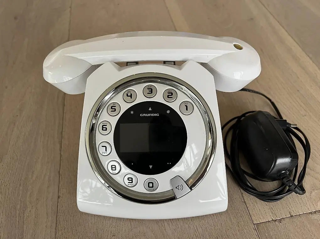 Telefon Grundig Sixty