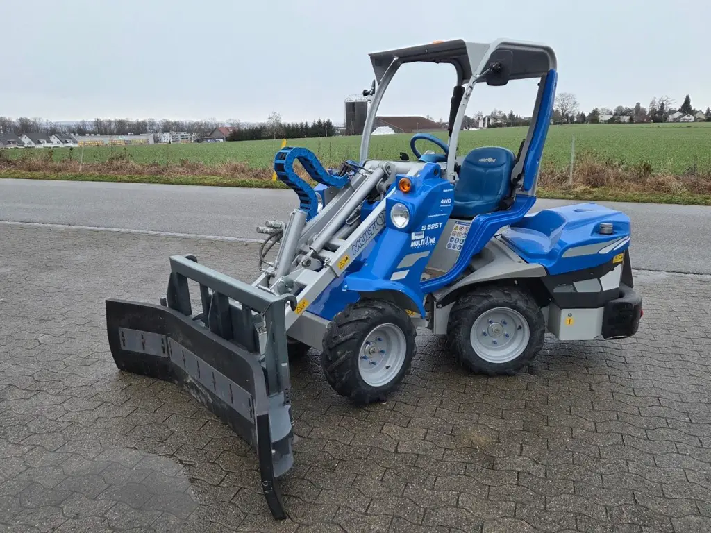 Hoflader MultiOne S 525 T / Schneeschild