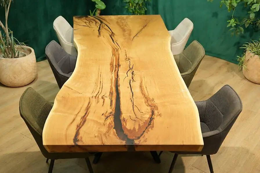 Baumscheibentisch aus 1 Stück