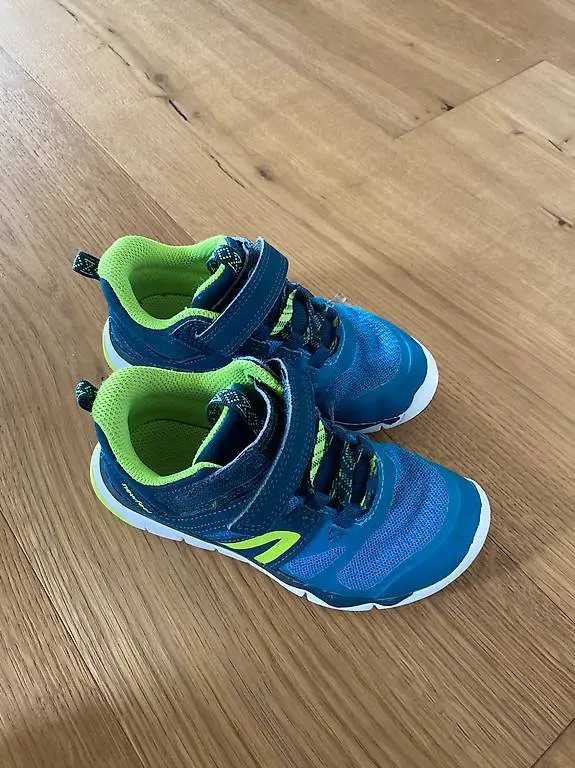 Hallenturnschuhe GR 28