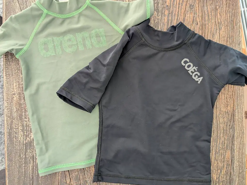 Arena & Coega Badeshirts - Gr. 110/116