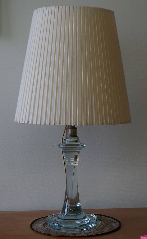 Tischleuchte mit Glasfuss